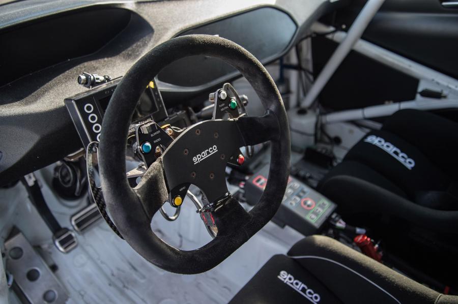 Панель приборов Peugeot 308 Racing Cup 2016 года  (фото 23 из 31)